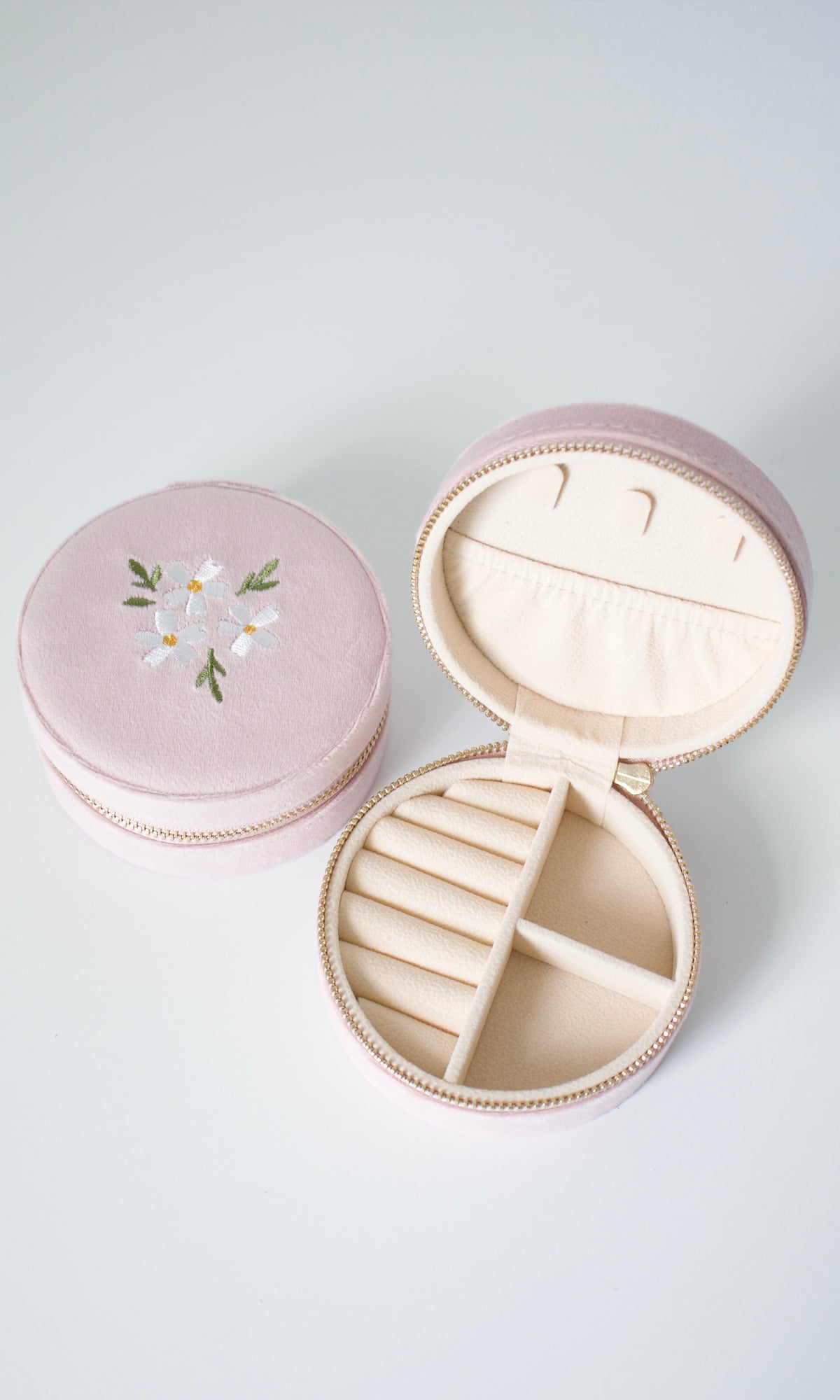 round velvet jewelry case